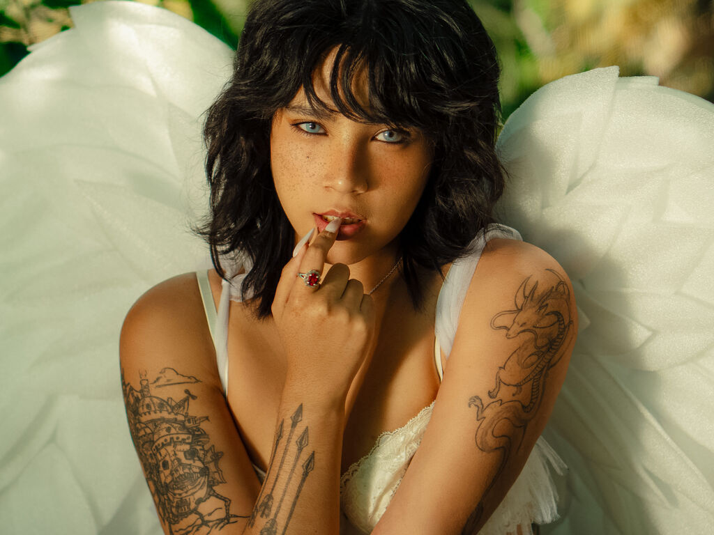 AlexiaBanner photos