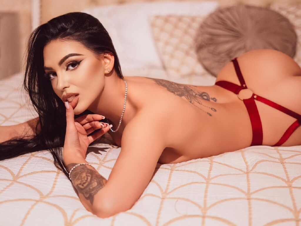 IzaBelle live feed