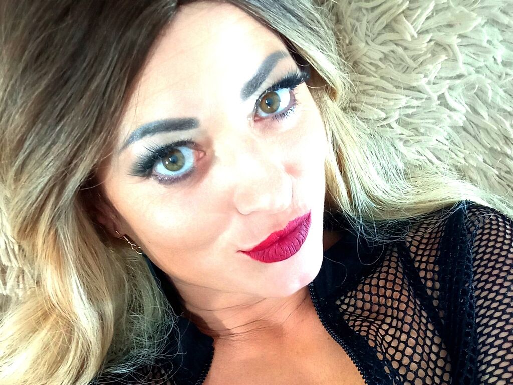 LionessoneForu photos
