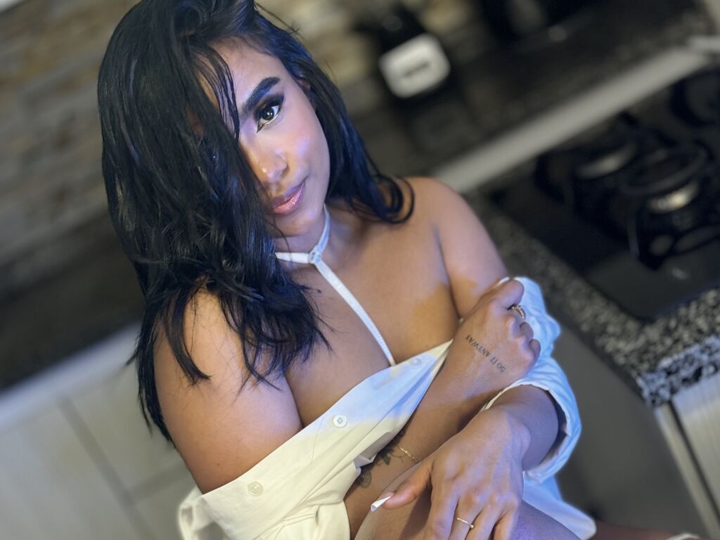 MilyThomas photos