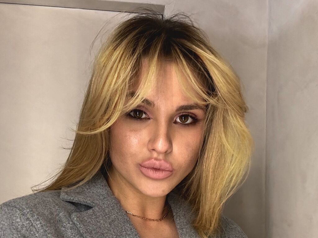 NayaMorel photos