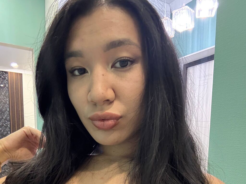 SuriValmont photos